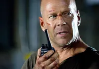 Astro de Hollywood faz aparição rara após diagnóstico de demência