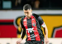 Baralhas questiona VAR em expulsão do Vitória: "Foi de raspão"