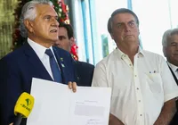 Caiado sobe o tom e diz que Flávio Bolsonaro "está afundando"