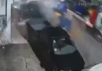 Caminhão invade cavalgada, deixa dois feridos e mata cavalo no sul da Bahia