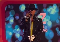 Cantor brasileiro vira meme após homenagear Michael Jackson; confira