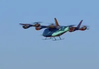 Carro voador da Embraer faz 1º teste para voo horizontal