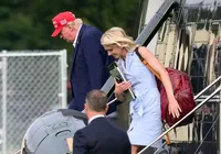 Cartas revelam relação íntima entre assessora e Trump: “Meu guardião”