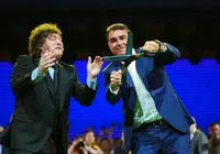 Com Trump e Javier Milei, Flávio internacionaliza a disputa nacional