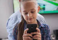 Crianças menores de 15 anos são proibidas de usar redes sociais