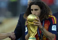 Cucurella vence segunda Copa do Mundo em um ano no mesmo estádio