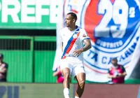 David Duarte passa mal e vomita em campo durante Chapecoense x Bahia