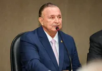 Deputado Adolfo Menezes sem pressa para assumir vaga no TCM
