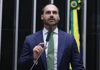 Eduardo Bolsonaro assiste jogo do Brasil nos EUA apesar de condenação no STF