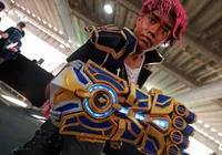 Entre o calor e os altos custos, cosplayers mantêm viva a cultura geek