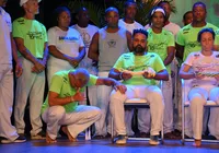 Escola de capoeira contemporânea leva tradição da Bahia para o mundo