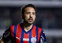 Everton Ribeiro explica mudança de posição e revela condição física