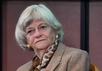 Ex-ministra do Reino Unido é encontrada morta em casa com sinais de violência