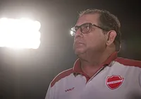 Ex-técnico do Bahia supera ex-Vitória em duelo direto pelo acesso
