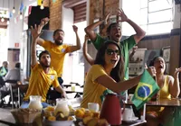 Faltar o trabalho para assistir o jogo do Brasil causa demissão? Veja