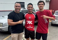 Filho de ex-craque do Vitória realiza testes e tira fotos com elenco