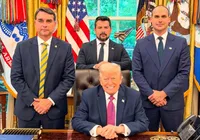 Flávio Bolsonaro anuncia ida aos EUA para defender o Pix