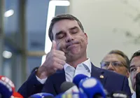 Flávio Bolsonaro diz preferir uma mulher como vice-presidente; entenda