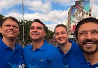 Flávio Bolsonaro participa da Marcha para Jesus e promete oração pelo Brasil imagem