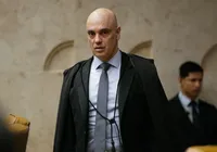 Flávio Bolsonaro quer que Moraes se torne suspeito pelo caso Master