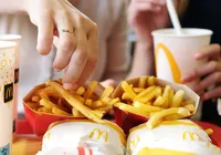 Funcionária do McDonald's revela truques para economizar e viraliza