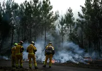 George Clooney deixa mansão na França por incêndio e promete ajuda