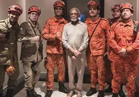 Gilberto Gil fica preso em elevador e vive momento de tensão