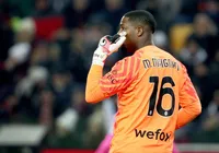 Goleiro titular da França na Copa nasceu em território na Amazônia imagem