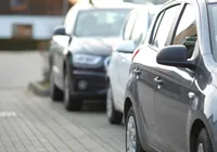 Hábito inocente ao estacionar gera multa e pontos na CNH
