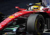 Hamilton quebra jejum e conquista vitória histórica pela Ferrari em Barcelona
