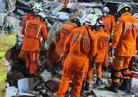 Idoso fica preso sob escombros após desabamento de laje em Salvador