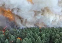 Incêndios matam bombeiros e onda de calor agrava crise na Europa