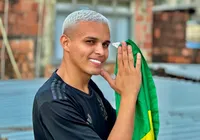 Influenciador escapa de queda de helicóptero no Rio por compromisso