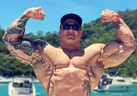 Influenciador se envolve em acidente com carro de luxo e deixa feridos