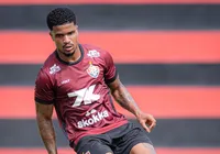 Jamerson revela como se sente em atuar improvisado na direita