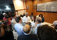 Jerônimo apresenta inovações do SAC Rodoviária para ministra de Lula