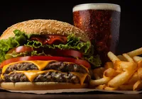 Lanchonete é condenada por fornecer fast food a funcionário