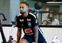 Lesionado, Neymar acompanha delegação do Brasil para estreia na Copa