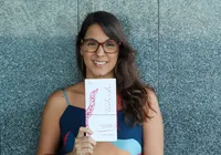 Livro costurado à mão de poeta baiana ganha lançamento em Salvador