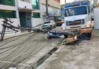 Mais de 350 mil clientes ficaram sem energia após acidentes com postes na Bahia