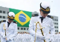 Marinha é condenada por obrigar militar trans a usar trajes masculinos