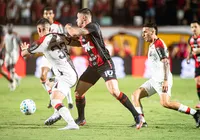 Meia do Athletico manda recado sobre soberba após goleada no Barradão