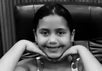 Menina de 8 anos morre após cabelo ficar preso em bomba de piscina