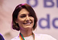 Michelle defende elogio a programa do governo Lula