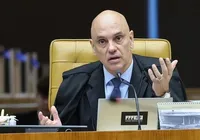 Moraes dá 48 horas para PGR se pronunciar sobre arma de Bolsonaro