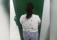 Mulher de 37 anos se passa por criança e é adotada por família