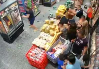 Mulher é morta a facadas pelo companheiro dentro de mercado