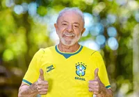 Na estreia do Brasil na Copa, Lula pede raça aos jogadores: “Bola no gol"