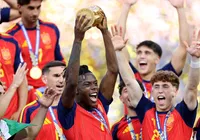 Nico Williams dedica Copa da Espanha a Neymar: "Isso também é por ele"