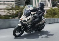 Nova scooter aventureira estreia no Brasil; veja versões, equipamentos e previsão de preço